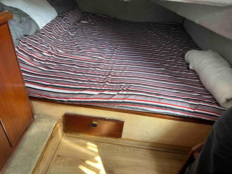 מלון פרובידנס Waterfront 32' Bayliner Yacht מראה חיצוני תמונה